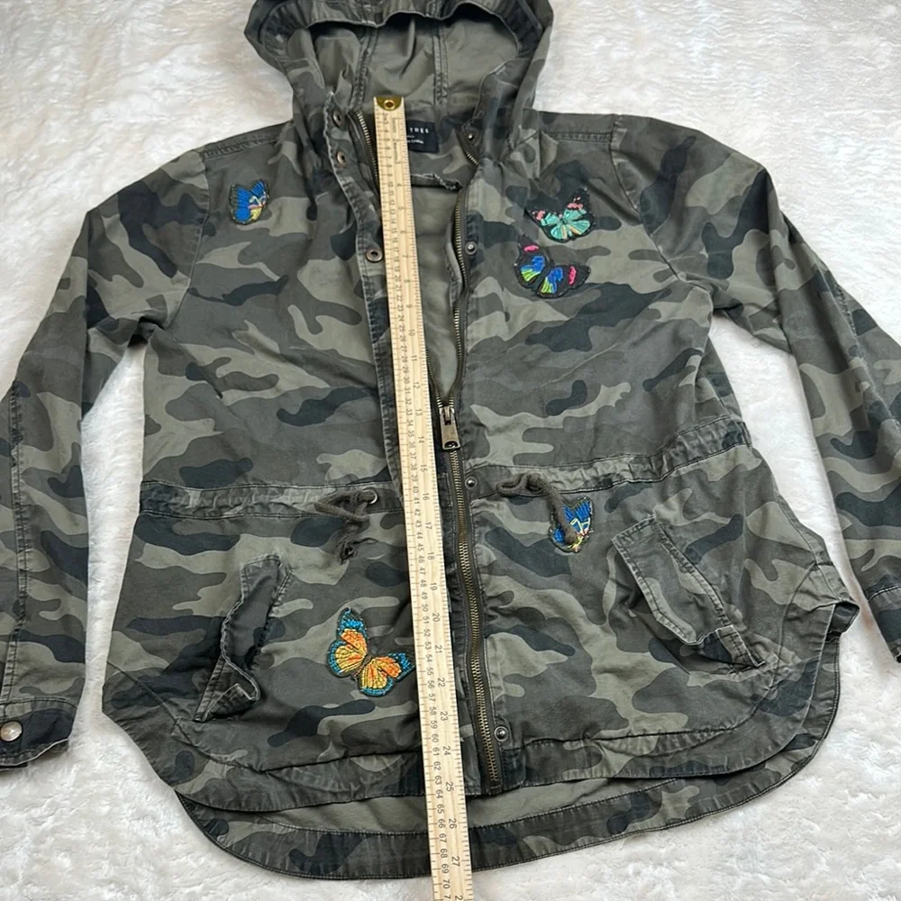 Love Tree Camouflage Jacket with Hood Colorful Butterly Embroidery - Picture 7 of 11
